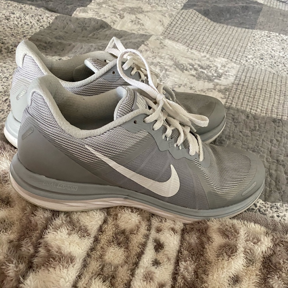 Nike Tennis Shoes